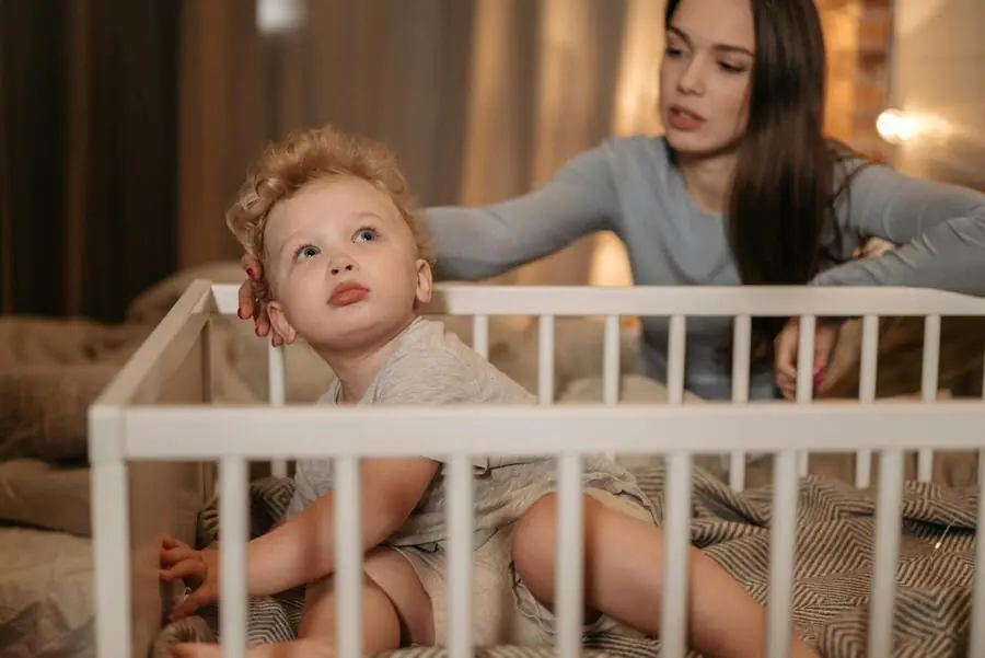 Personnaliser une chambre de bébé avec des créations artisanales